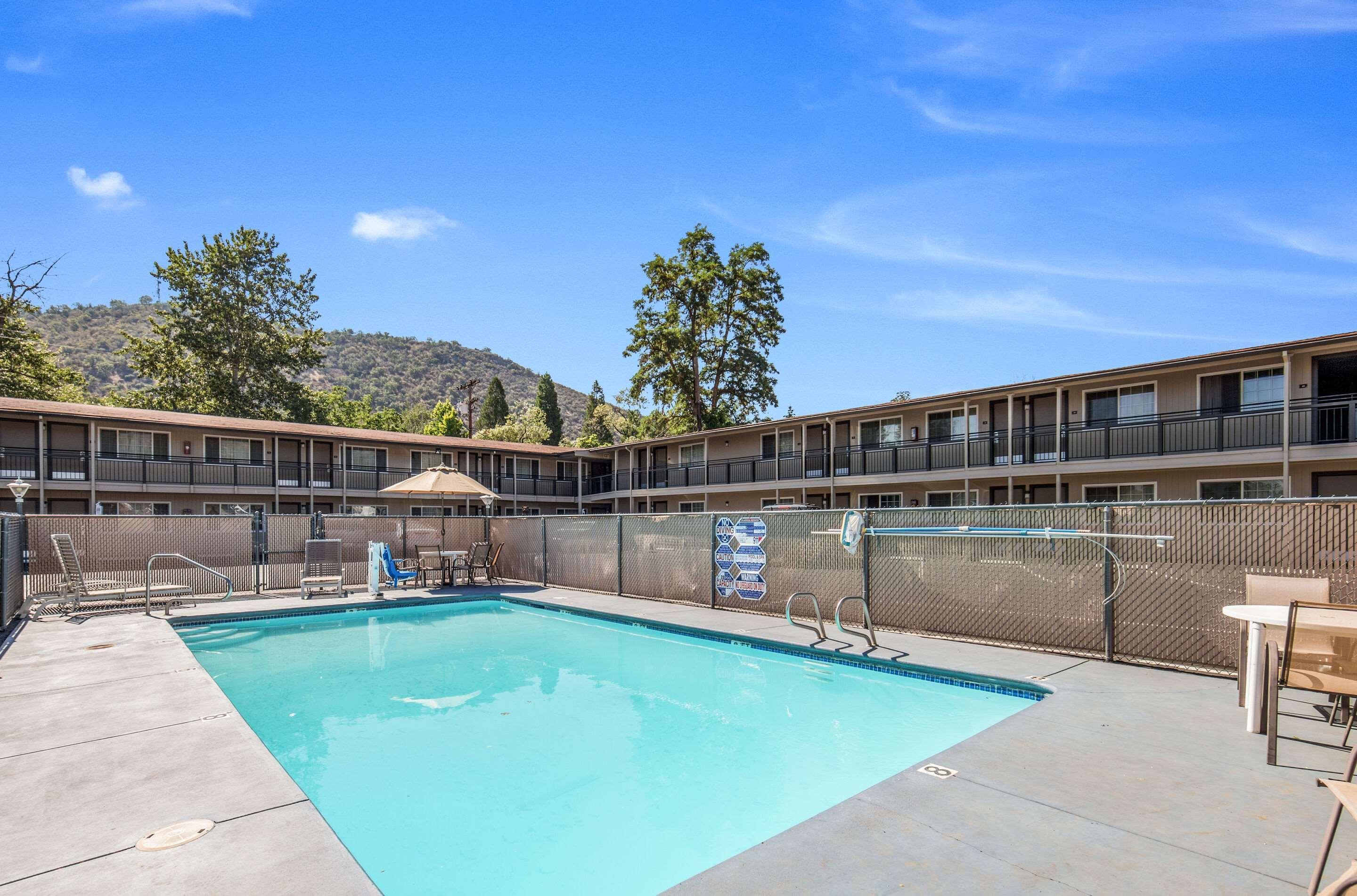 Econo Lodge Inn & Suites Yreka Exterior foto